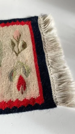 Tapis Rollakan décor de tulipes vintage