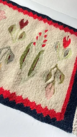 Tapis Rollakan décor de tulipes vintage