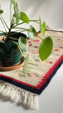 Tapis Rollakan décor de tulipes vintage