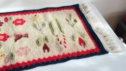 Tapis Rollakan décor de tulipes vintage