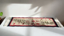 Tapis Rollakan décor de tulipes vintage