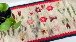 Tapis Rollakan décor de tulipes vintage