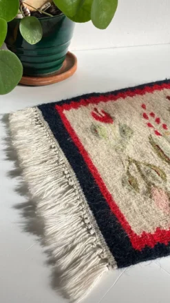 Tapis Rollakan décor de tulipes vintage