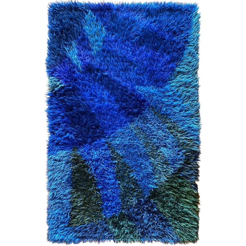 Tapis Rya bleu à poils longs de style mid-century modern, Suède, années 1960.