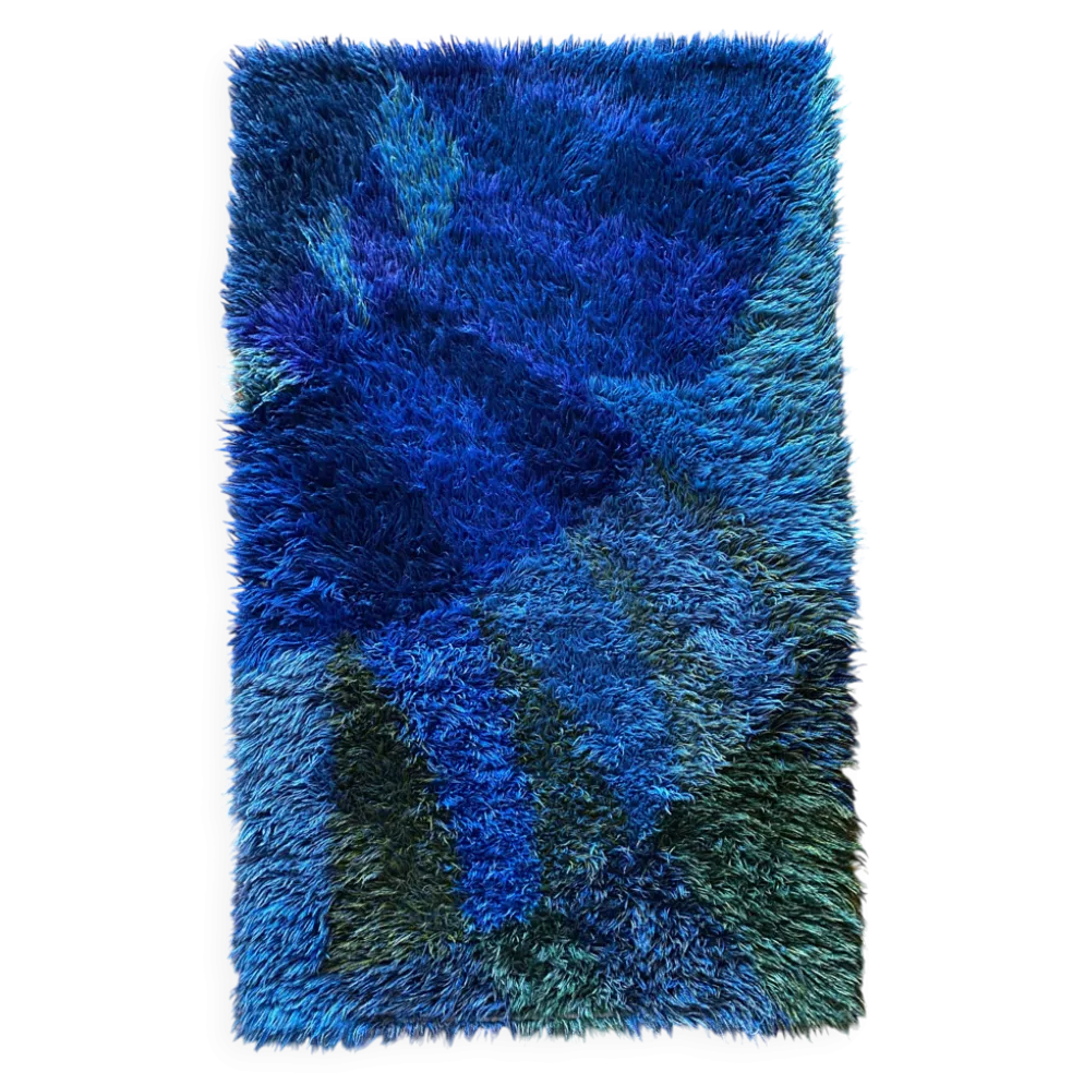 Tapis Rya bleu à poils longs de style mid-century modern, Suède, années 1960.
