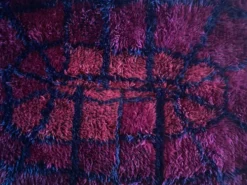 Tapis Rya Bordeaux Rouge Mid-Century Modern par Gull-Britt Johansson pour NIAB, Suède