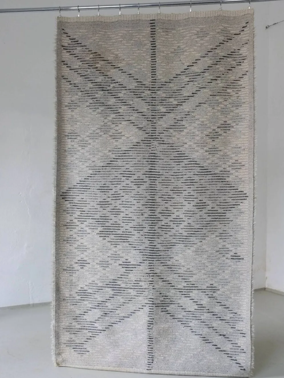 Tapis rya en laine grise, style milieu du siècle | Suède | Années 1960
