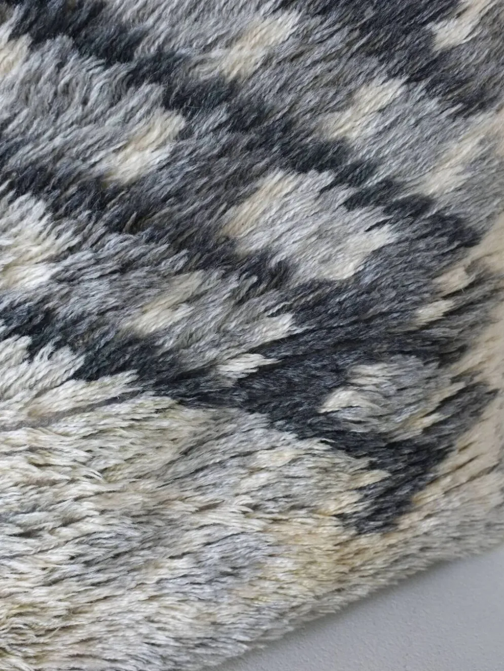 Tapis rya en laine grise, style milieu du siècle | Suède | Années 1960