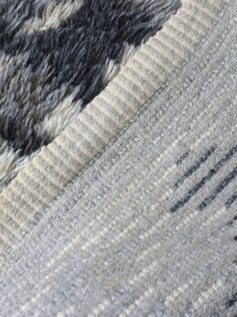 Tapis rya en laine grise, style milieu du siècle | Suède | Années 1960