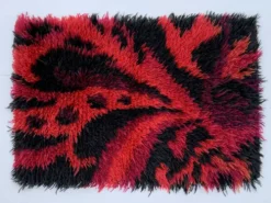 Tapis Rya en laine tissé à la main, design scandinave rouge vintage, années 1970