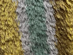 Tapis Rya à poils longs, jaune, aquamarine et gris, style mid-century modern, Suède, années 1960.