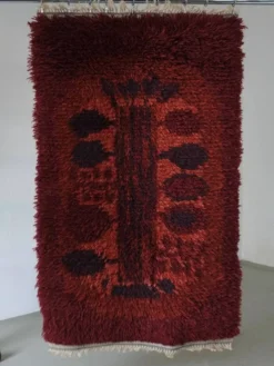 Tapis rya vintage suédois en laine rouge | Années 1960