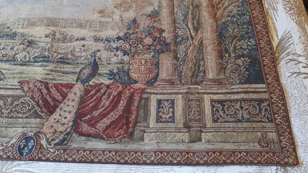 Tapisserie d'halluin " scène de cour au paon"