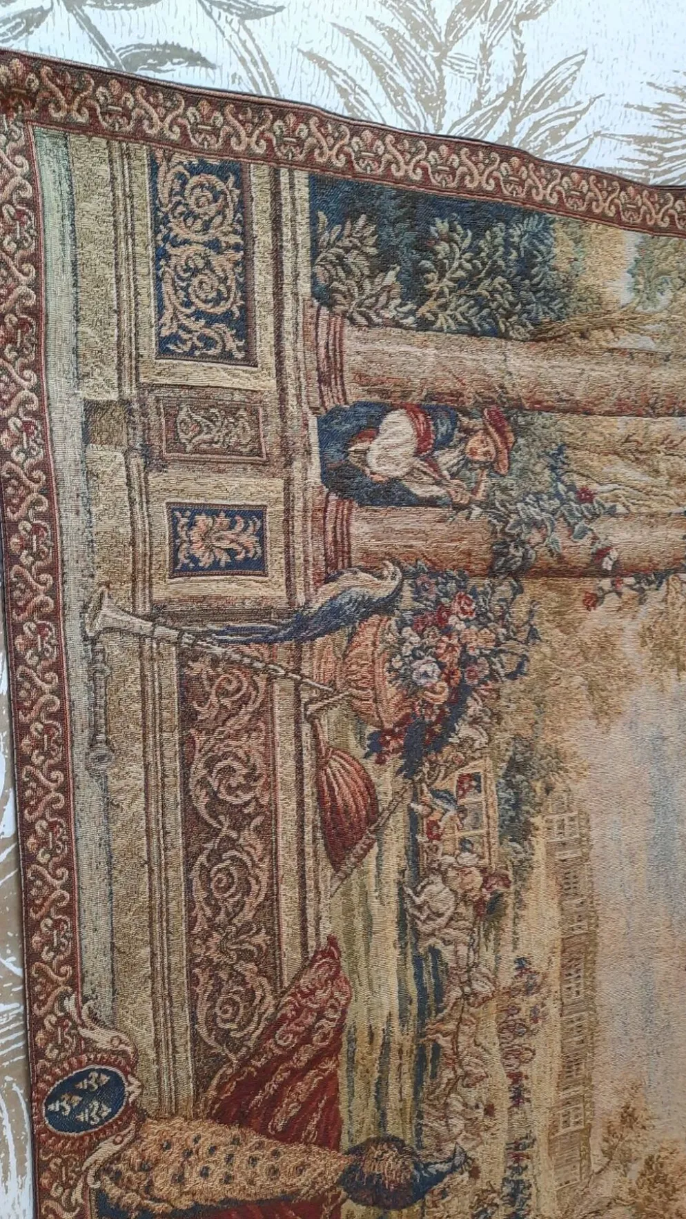 Tapisserie d'halluin " scène de cour au paon"