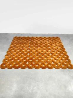 Tapisserie en forme de donut au design hollandais Sabine Marcellis