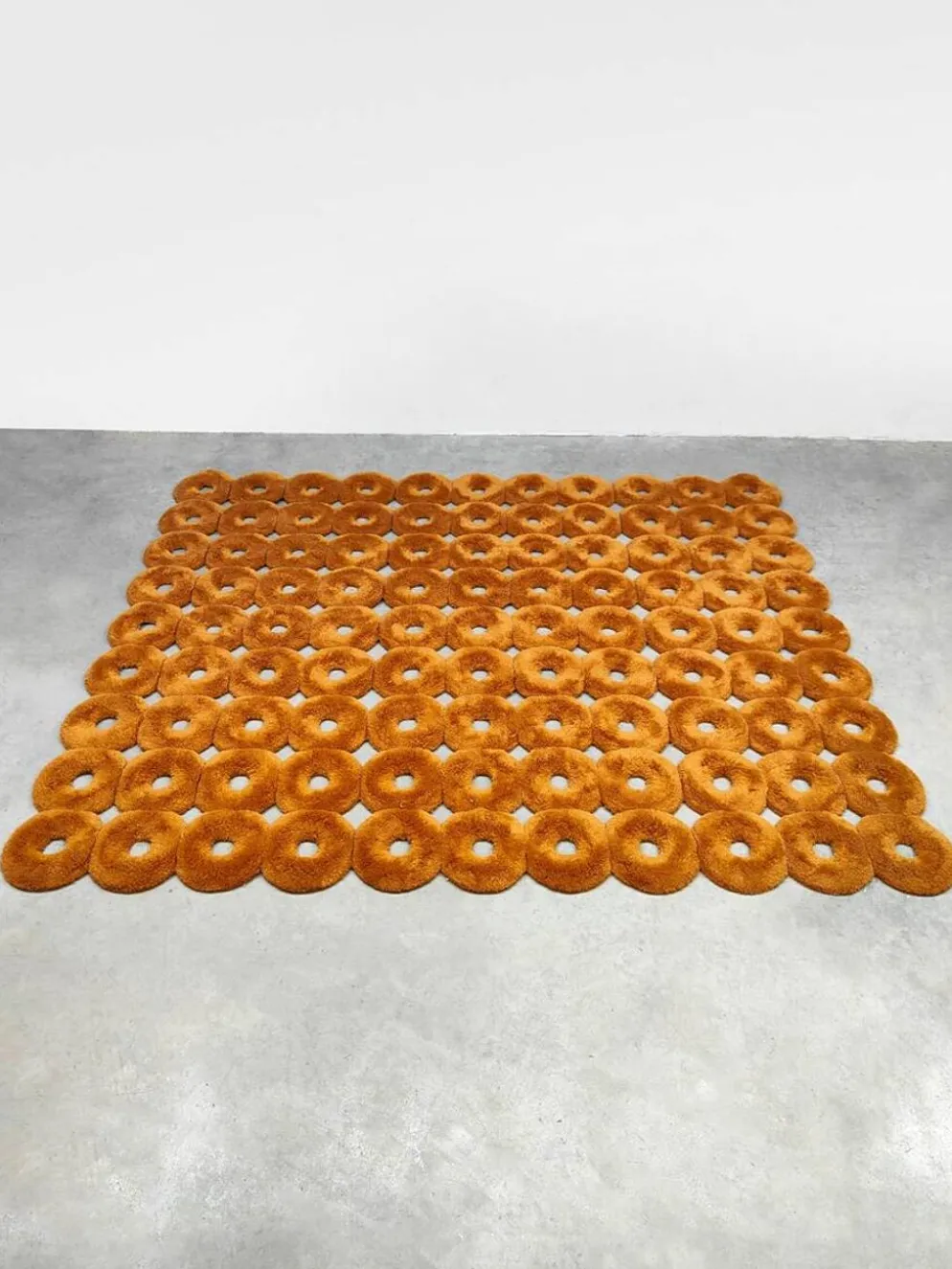 Tapisserie en forme de donut au design hollandais Sabine Marcellis