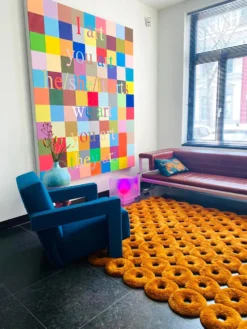 Tapisserie en forme de donut au design hollandais Sabine Marcellis