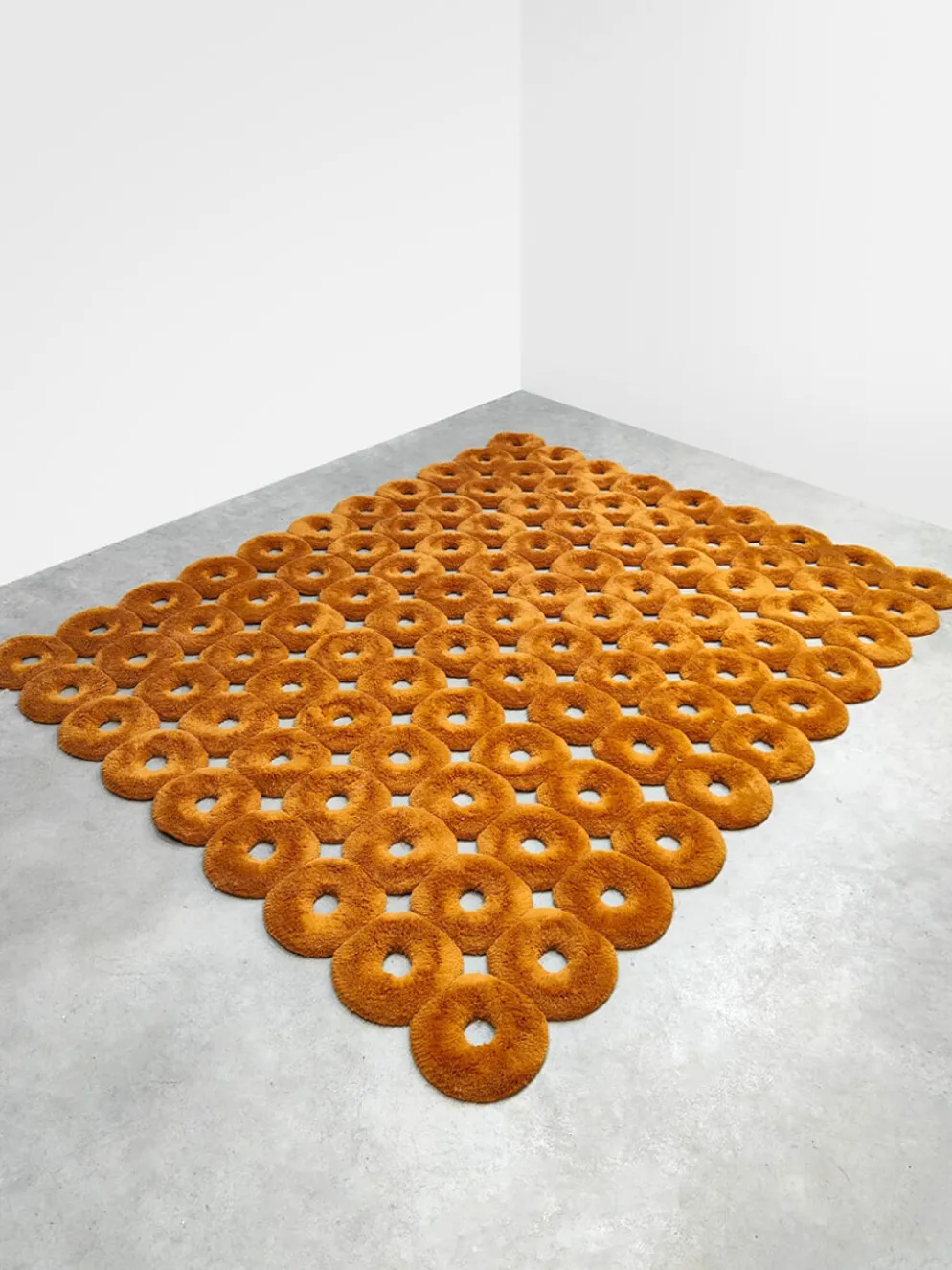 Tapisserie en forme de donut au design hollandais Sabine Marcellis