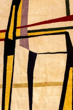 Tapisserie en laine tissée à la main, à décor géométrique coloré. 2026.