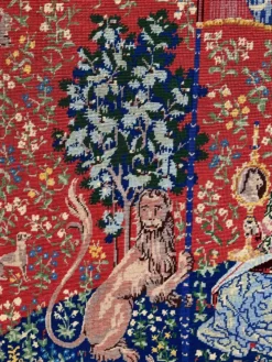 Tapisserie faite à la main, dans un cadre