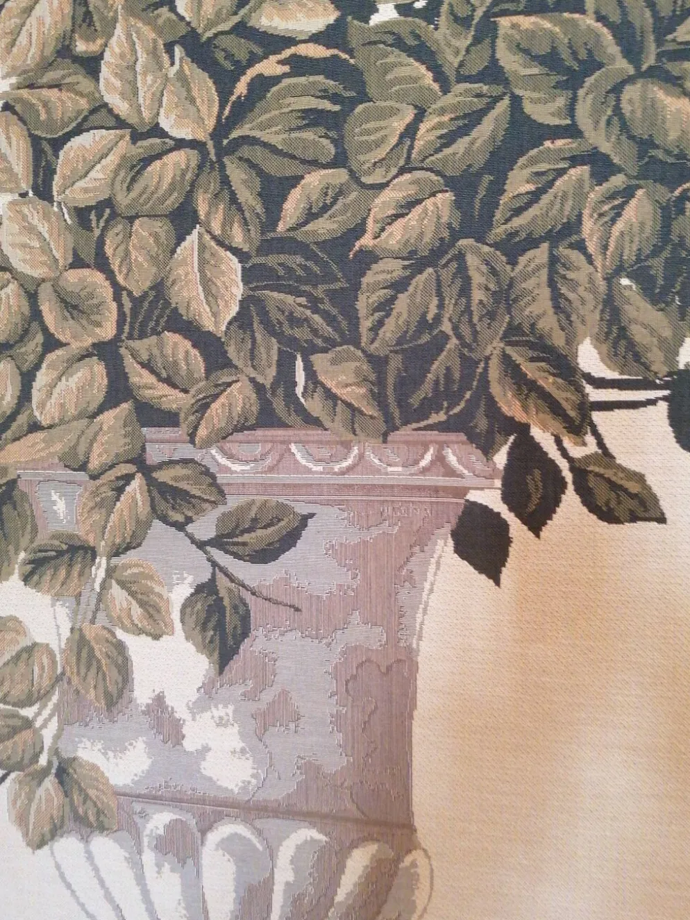 Tapisserie feuillages dans vase Médicis