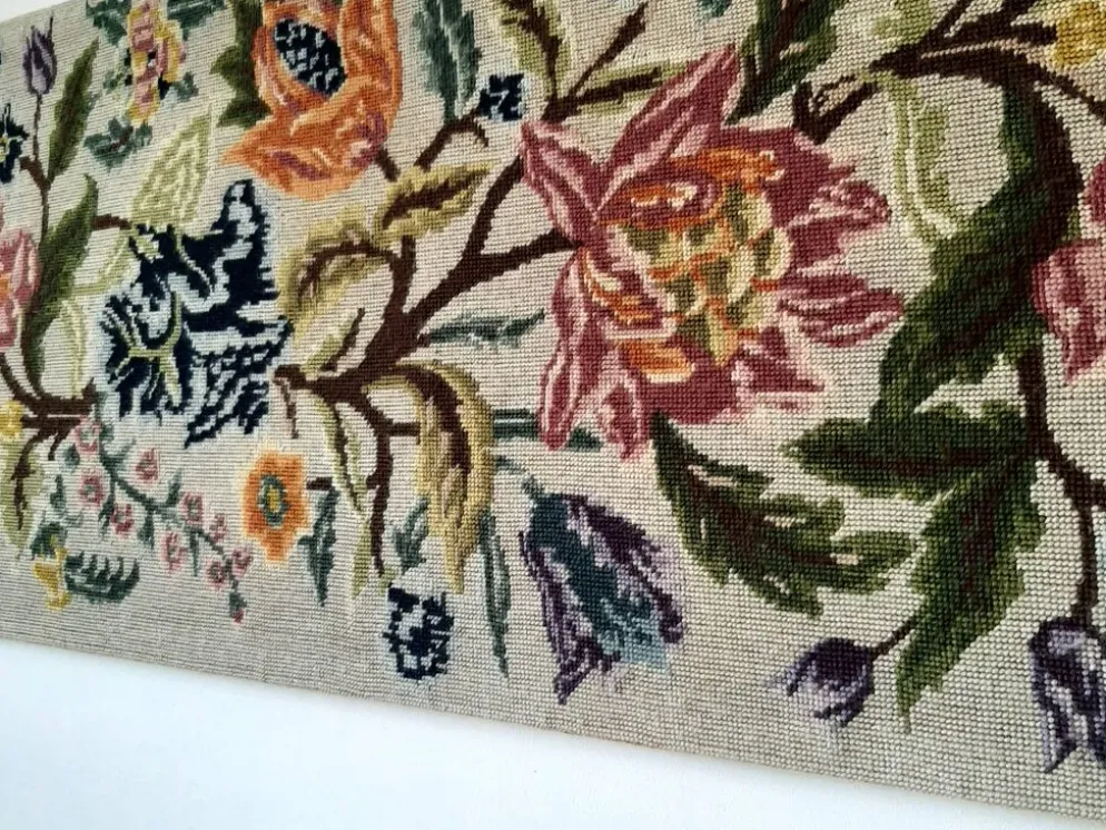 Tapisserie murale années 70 avec de grandes fleurs multicolores