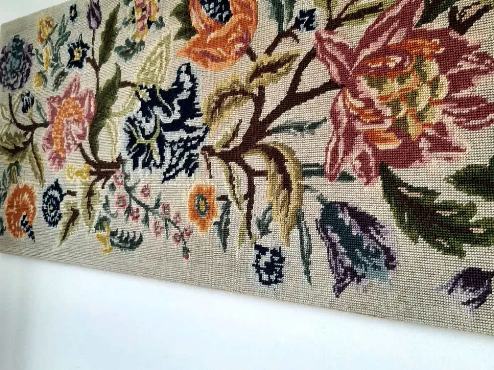 Tapisserie murale années 70 avec de grandes fleurs multicolores