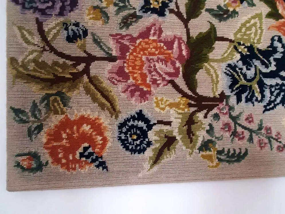 Tapisserie murale années 70 avec de grandes fleurs multicolores