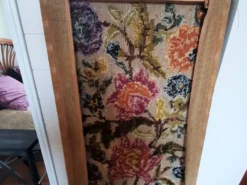 Tapisserie murale années 70 avec de grandes fleurs multicolores