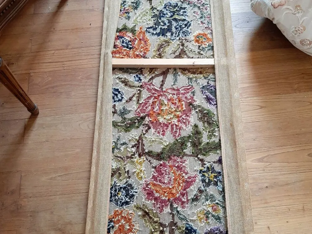 Tapisserie murale années 70 avec de grandes fleurs multicolores