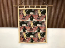 Tapisserie murale avec motif de voiliers sur tige en bambou, Italie années 1940.