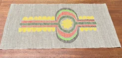 Tapisserie murale en lin brodée moderniste milieu du siècle, Finlande, années 1960