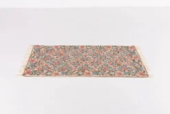 Tapisserie vintage brodée à la main