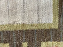Tapis à tissage plat Röllakan rose et blanc moderne scandinave, Suède, années 1960.