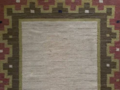 Tapis à tissage plat Röllakan rose et blanc moderne scandinave, Suède, années 1960.