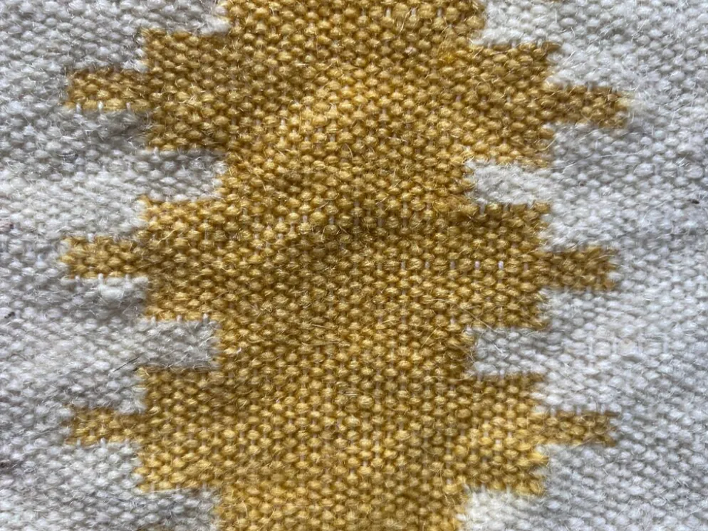 Tapis tissé à la main jaune et crème-blanc, Vlasti, Grèce, années 1960-70.