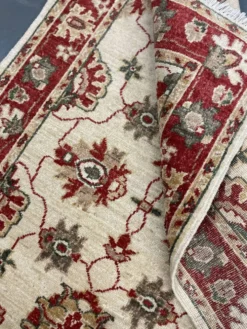 Tapis traditionnel en laine crème, petit tapis oriental à motifs floraux rouges 86 x 123 cm