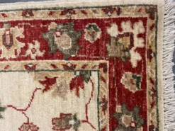 Tapis traditionnel en laine crème, petit tapis oriental à motifs floraux rouges 86 x 123 cm