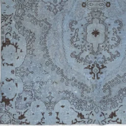 Tapis turc contemporain fait main bleu ciel de 5,5 x 10 pieds avec style Aubusson français