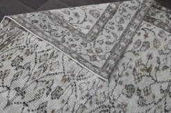 Tapis turc vintage ivoire et brun à motifs floraux, noué main, 155 x 247 cm