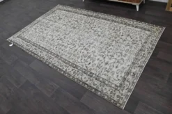 Tapis turc vintage ivoire et brun à motifs floraux, noué main, 155 x 247 cm