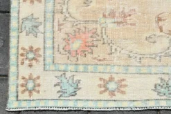 Tapis turc vintage, laine patinée beige et bleu aqua pâle, 192x295 cm