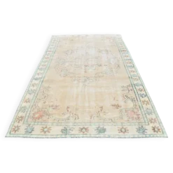 Tapis turc vintage, laine patinée beige et bleu aqua pâle, 192x295 cm