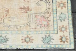 Tapis turc vintage, laine patinée beige et bleu aqua pâle, 192x295 cm