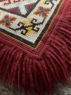 Tapis vintage en laine et frange