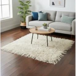 Tapis vintage fait main en poils longs, en mohair beige naturel.