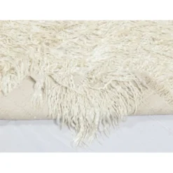 Tapis vintage fait main en poils longs, en mohair beige naturel.