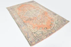 Tapis vintage turc tissé à la main en tons abricot pastel, 177x273 cm