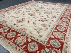Tapis Ziegler crème à bordure rouge, tapis oriental floral en laine noué à la main