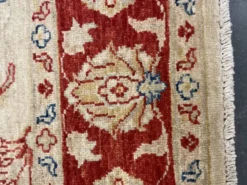 Tapis Ziegler crème à bordure rouge, tapis oriental floral en laine noué à la main